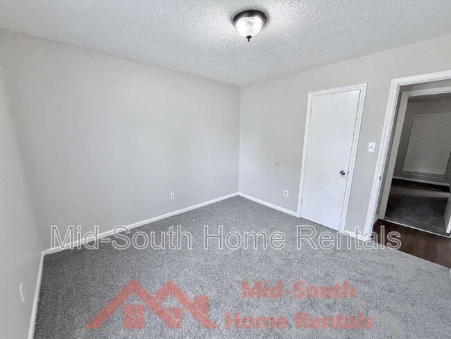 Building Photo - 4147 Hallview Dr