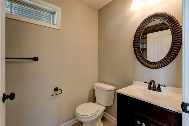 Building Photo - 1008 Meadowview Ln
