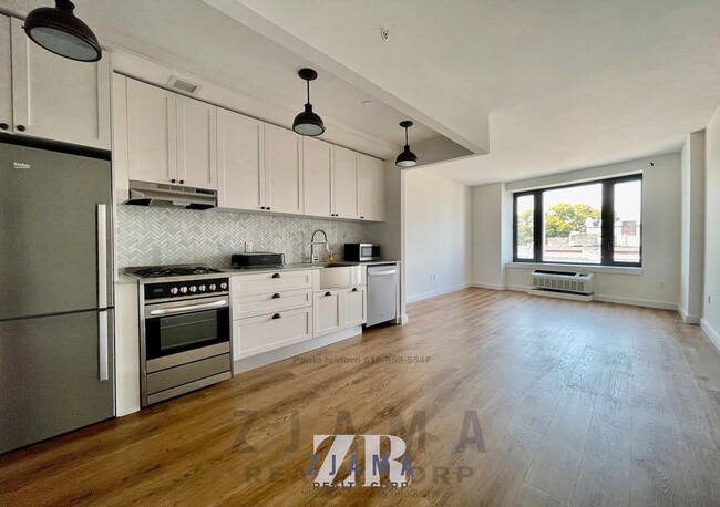 Primary Photo - 409 Eastern Pkwy
