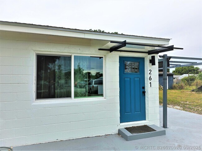 Building Photo - 261 6th Dr SW