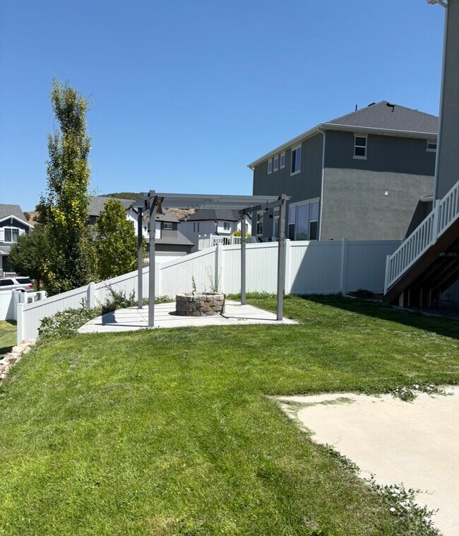 Building Photo - 2693 E Gambel Oaks Dr