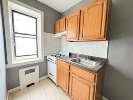 Building Photo - 30 Van Velsor Pl