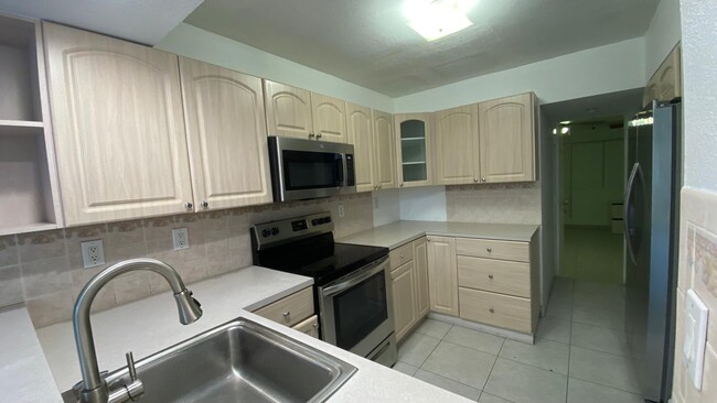 Kitchen - 15401 SW 144th Ct