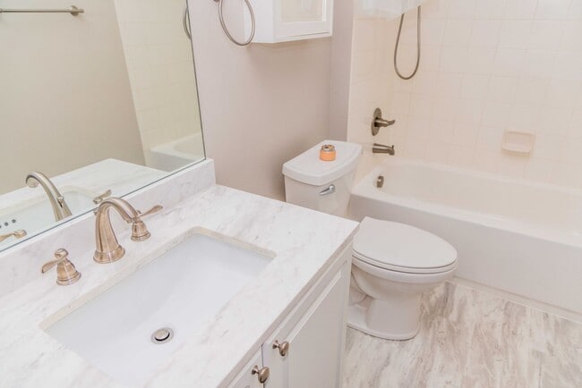 Building Photo - 2 Bedroom/ 2 bath - entry level END UNIT with side balcony- Fully Furnished and only a $500 depos...