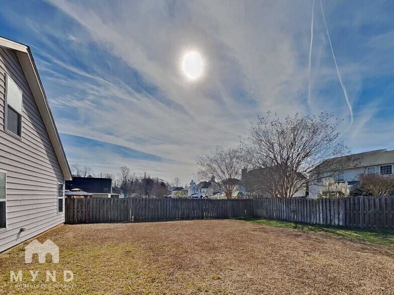 Building Photo - 2016 Culloden Dr