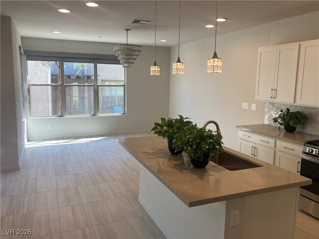 Building Photo - 1247 Rock Hls St