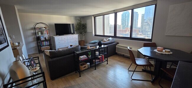 Building Photo - 1221 N Dearborn Pkwy