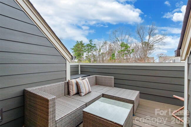 Building Photo - 924 Broad River Ln