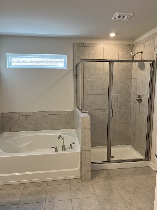 Building Photo - 301 Ellis Ln