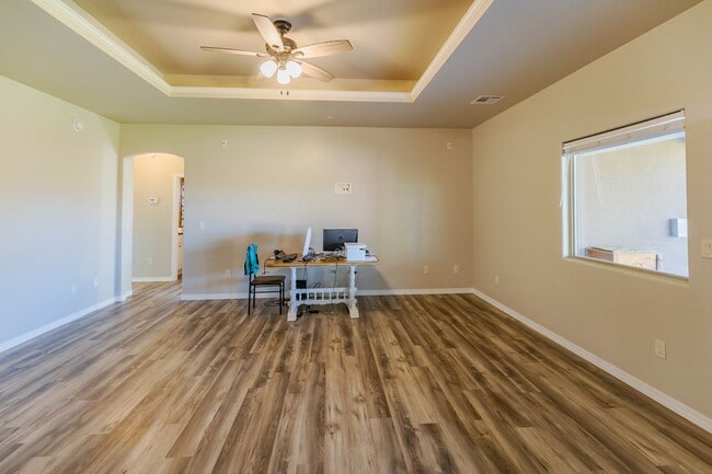 Building Photo - Beautiful 3 Bed 2 Bath Home