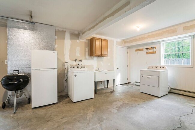 Building Photo - 1439 NY-9P