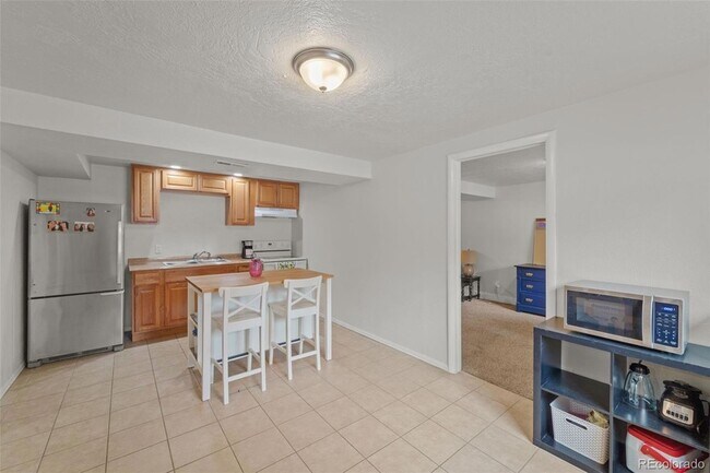 Building Photo - 2352 N Circle Dr