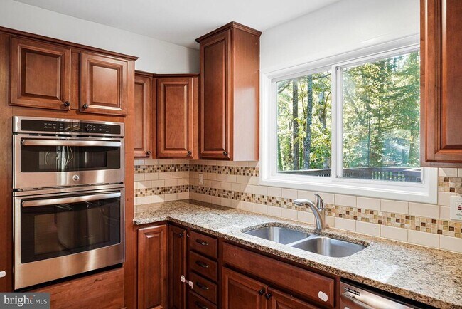 Building Photo - 8115 King Arthurs Ct