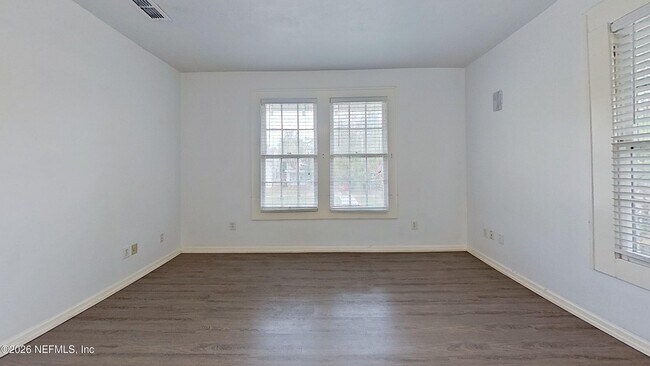 Building Photo - 2210 Myra St