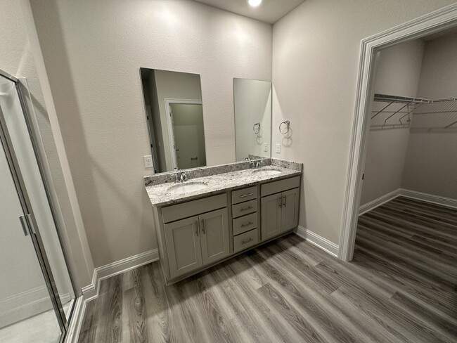 Building Photo - 146 Millet Ave