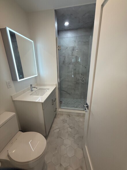 Building Photo - 1948 Washington St