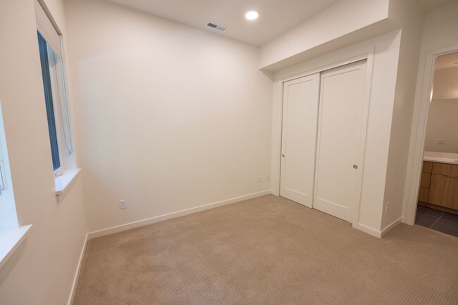 Building Photo - Riverside Townhomes - Waterfront Living in...