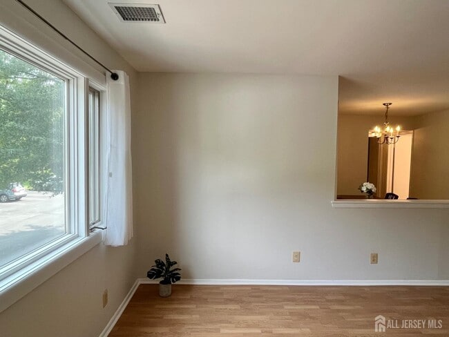 Building Photo - 2217 Sayre Dr