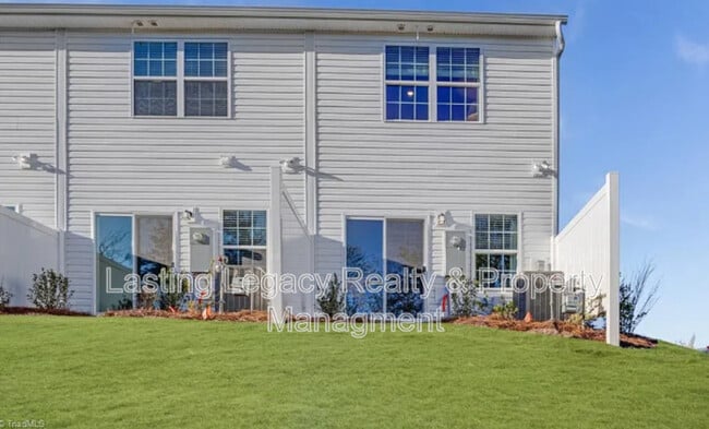 Building Photo - 3134 Fall Hls Dr