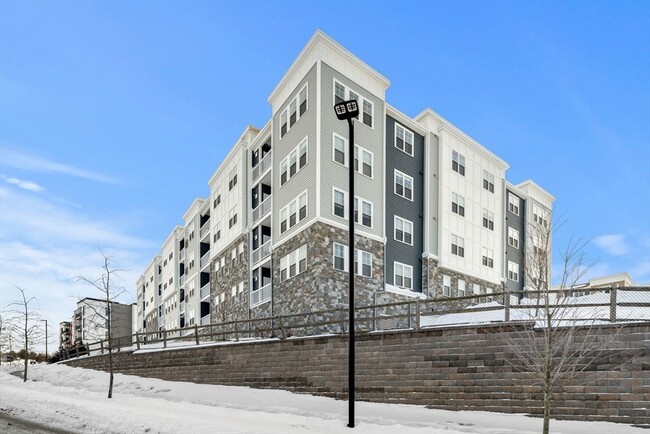 Building Photo - 2 Stratton Dr