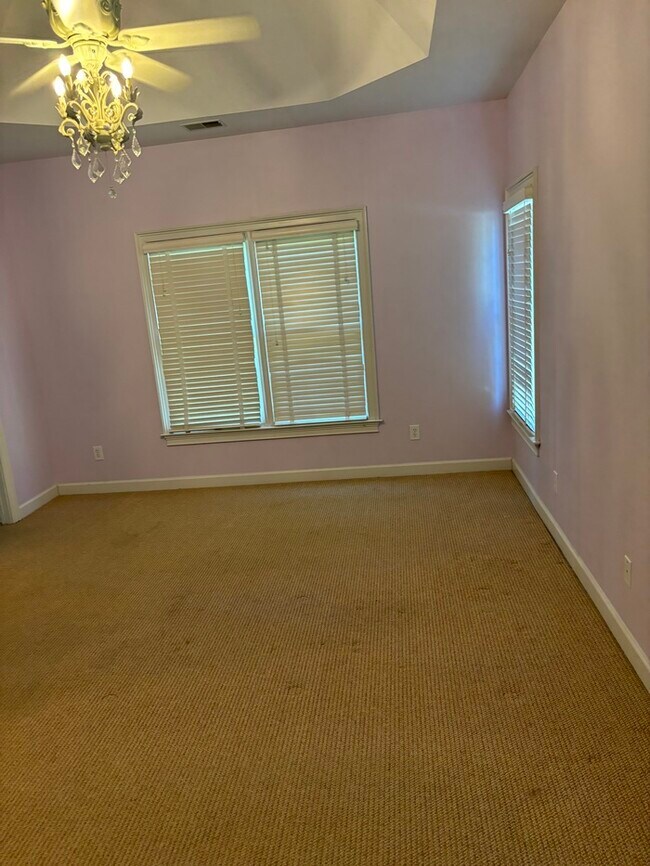 Building Photo - 279 Sandstone Rd