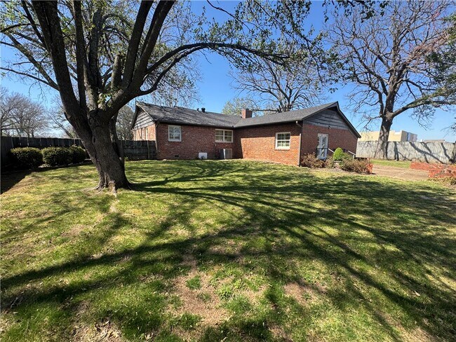 Building Photo - 1505 S Mt Olive St