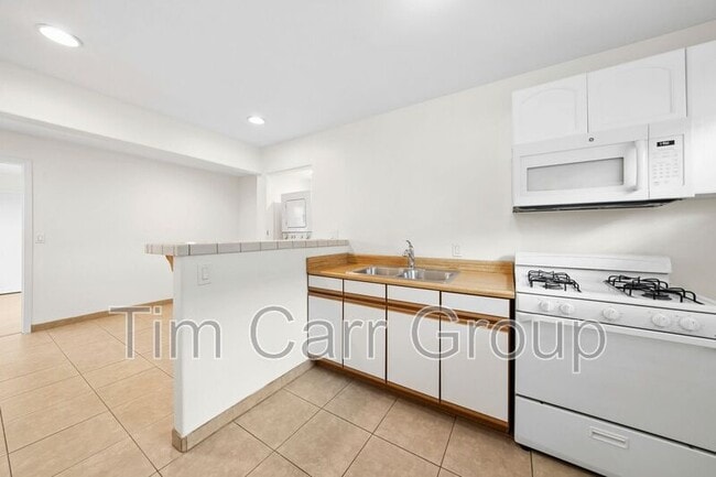 Building Photo - 221 Cabrillo St