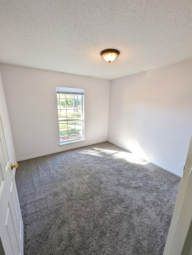 Building Photo - 7300 Rexford St