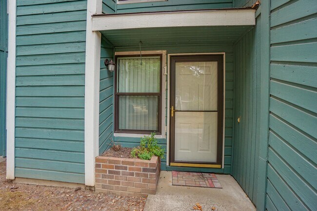 Building Photo - **Free February & March Rent **Fanno Creek Condo - Lovely Condo in Heart of Tigard