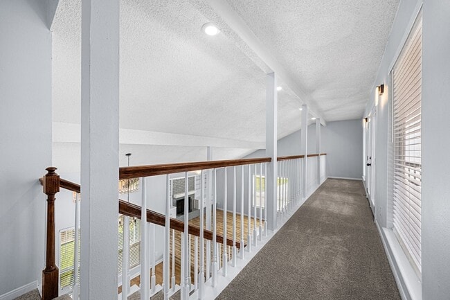 Building Photo - 2926 Meadowcreek Dr