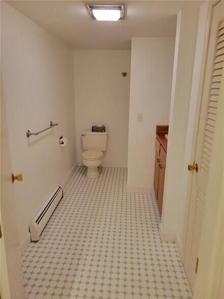 Building Photo - 12 Adelphi Ave