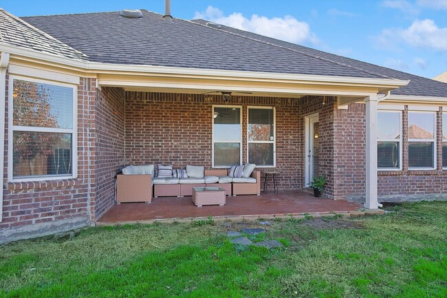 Covered patio - 1329 Millican Ln