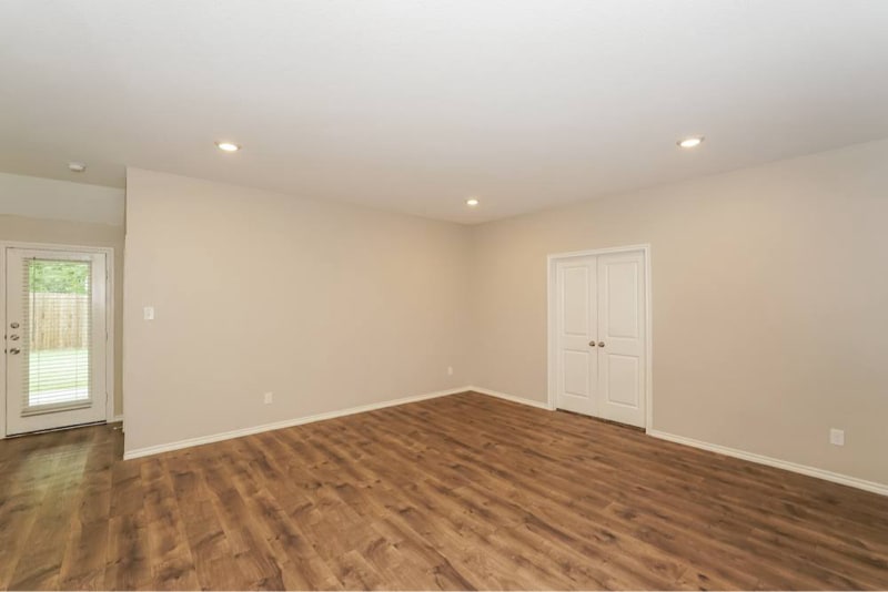 Building Photo - 1526 Woodlake Dr
