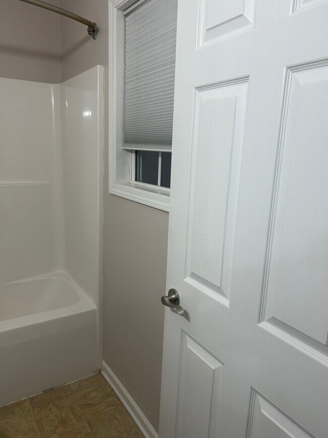 Building Photo - 2121 S Greenwood Dr