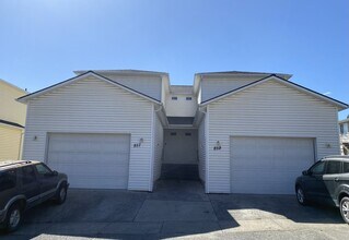 Building Photo - 857 N Garfield St