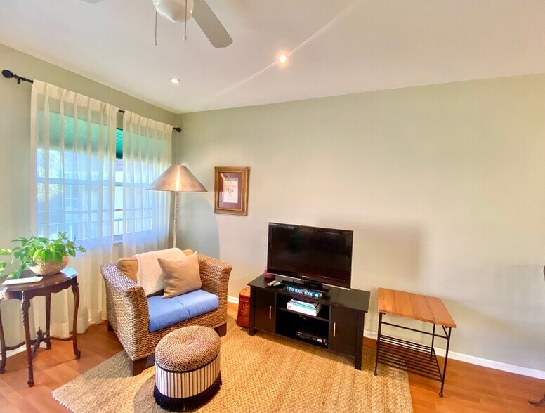 Building Photo - 110 Spring Lake Ct