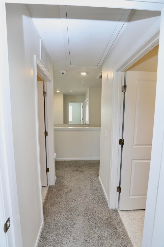 Building Photo - 352 Sandbach Rd