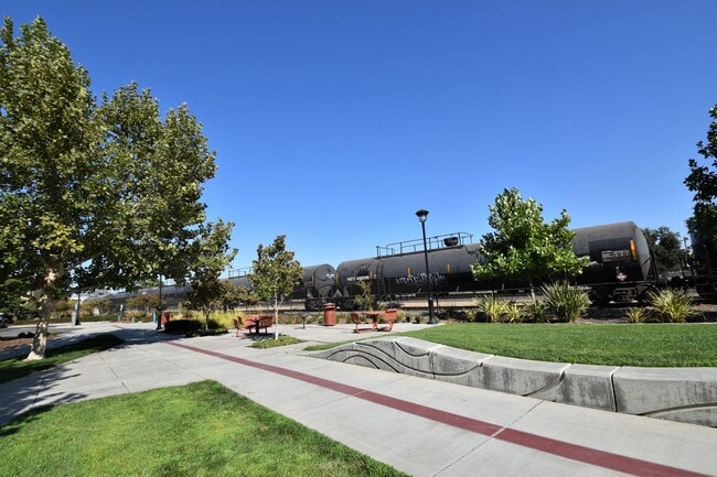 Building Photo - 845 Bronze Ln