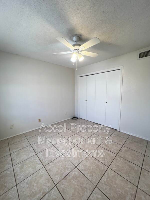 Building Photo - 2133 Kerria Ave