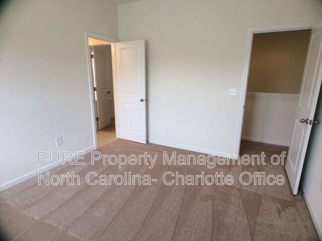 Building Photo - 107 Torridge Ave