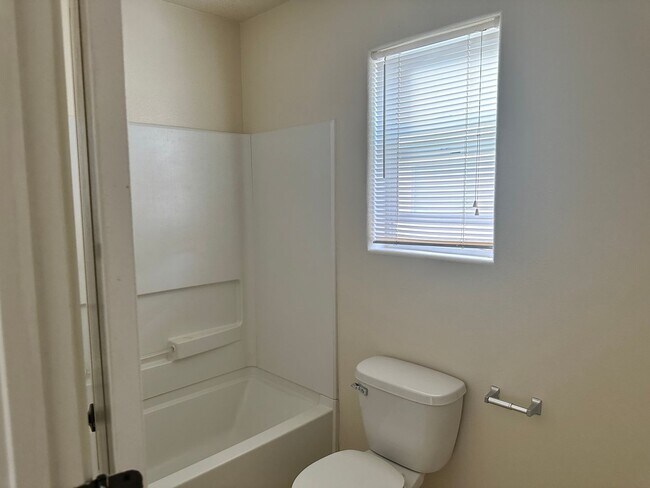 Building Photo - Beautiful Home in Gated Community w/pool