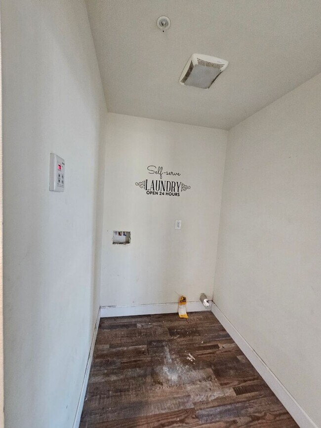 Building Photo - 23(1456,1458)