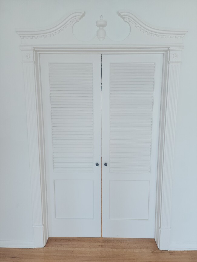 447 E FRENCH DOORS - 447 N Oakhurst Dr