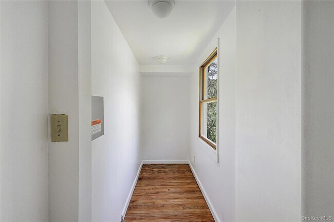 Building Photo - 222 Bog Hollow Rd