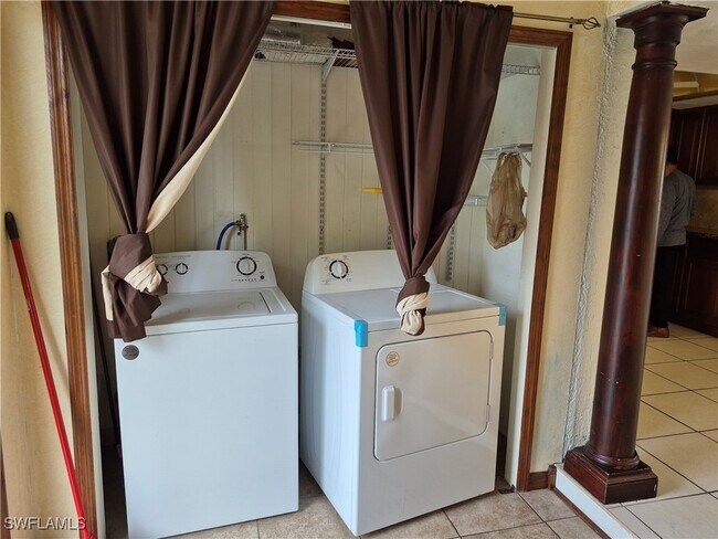 Building Photo - 4907 Catalina Dr