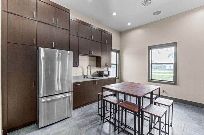 Building Photo - 13155 Southfields Rd