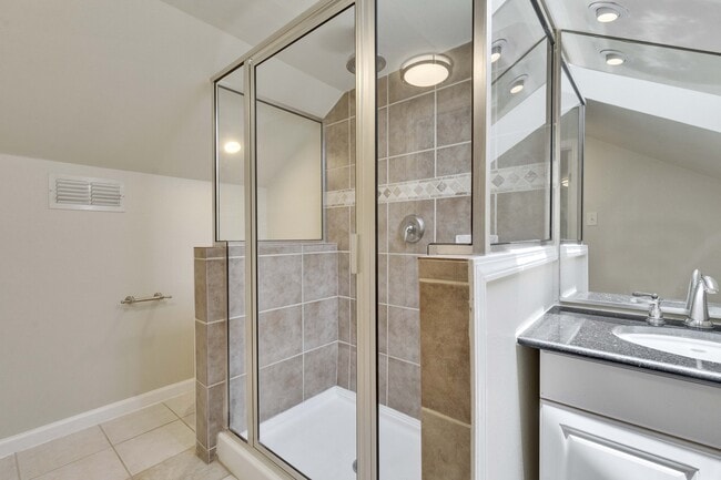 Building Photo - 8888 Tallwood Dr