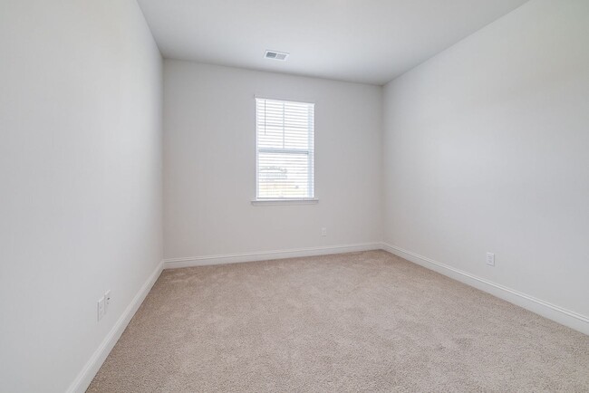 Building Photo - Beautiful 4BR Home in Woodland Trail – Top...