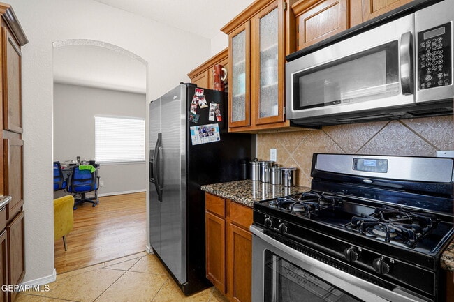 Building Photo - 2057 Shreya St