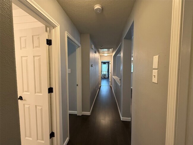 Building Photo - 15306 Thistle Rock Ln